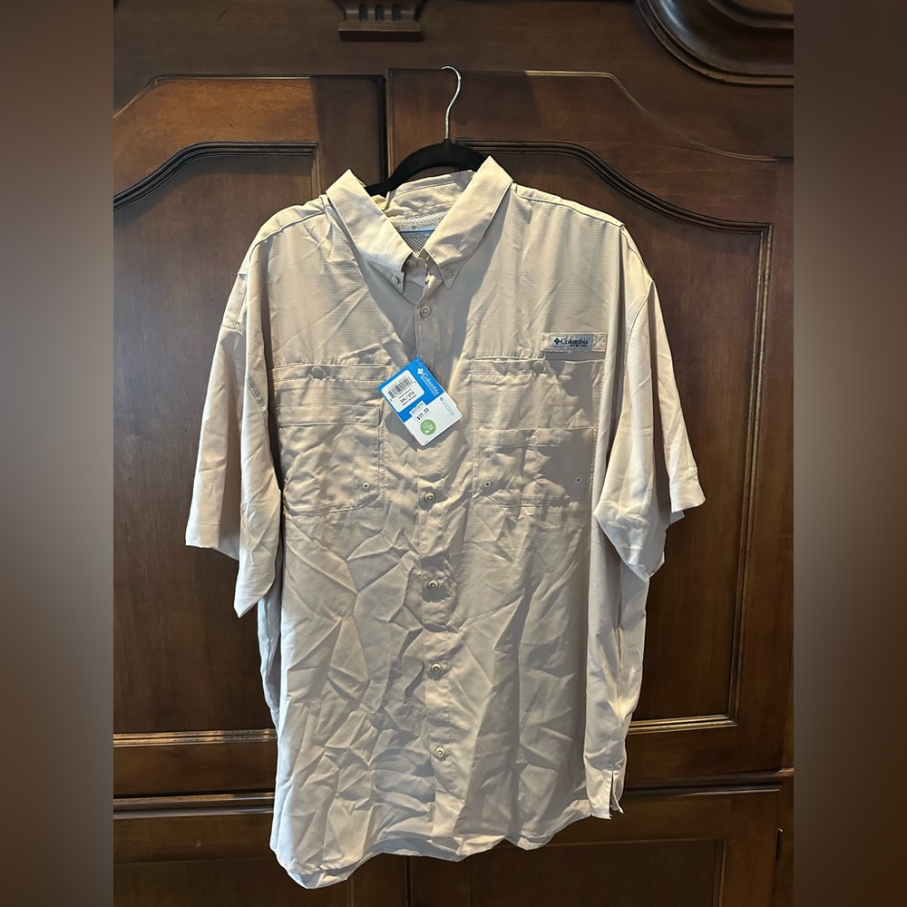Brand new with tags. Men’s Columbia lightweight button up shirt. XXL